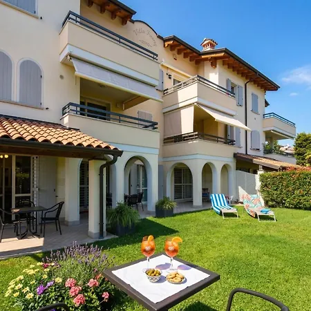 Bea's House, Restyling 2026 With Private Garden And Shared Pool Desenzanoloft Official Partner Homes & By Marriott Bonvoy سيرمِيوني