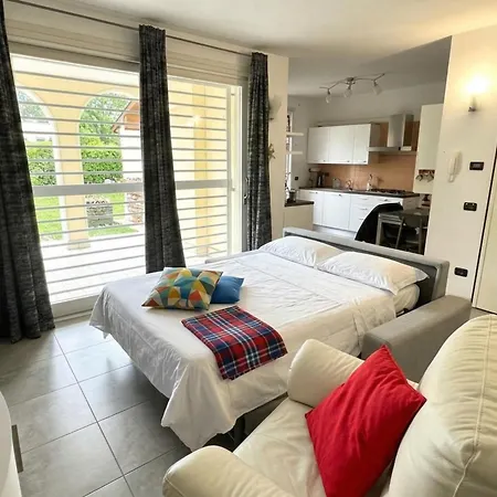 Bea's House, Restyling 2026 With Private Garden And Shared Pool Desenzanoloft Official Partner Homes & By Marriott Bonvoy * سيرمِيوني