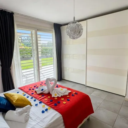 Bea's House, Restyling 2026 With Private Garden And Shared Pool Desenzanoloft Official Partner Homes & By Marriott Bonvoy
