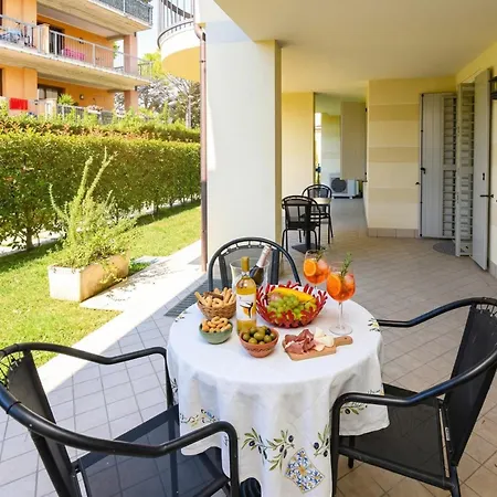Bea's House, Restyling 2026 With Private Garden And Shared Pool Desenzanoloft Official Partner Homes & By Marriott Bonvoy شقة *