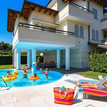 Bea's House, Restyling 2026 With Private Garden And Shared Pool Desenzanoloft Official Partner Homes & By Marriott Bonvoy *