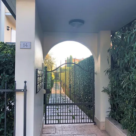 Desenzanoloft Official Partner Marriott Homes & - Bea House, With Private Garden And Share Pool * Sirmione