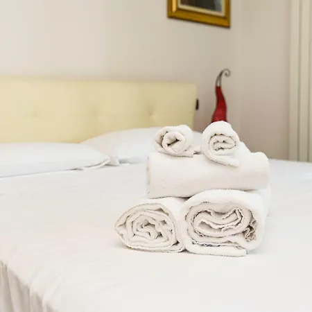 Lejlighed Desenzanoloft Official Partner Marriott Homes & - Bea House, With Private Garden And Share Pool Sirmione