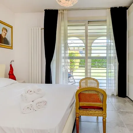 Desenzanoloft Official Partner Marriott Homes & - Bea House, With Private Garden And Share Pool Sirmione